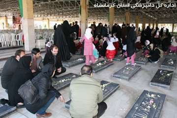 غبار روبی مزار شهدا توسط کارکنان دامپزشکی استان  کرمانشاه در دهه مبارک فجر
