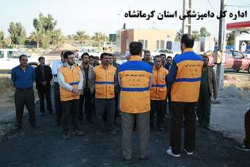 نظارت بر دفن بهداشتی لاشه های تلف شده در مناطق زلزله زده توسط اداره کل دامپزشکی استان کرمانشاه 
