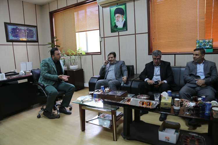 مدیرکل امور اقتصادی و دارایی کرمانشاه با حضور در دامپزشکی استان، هفته دامپزشکی را تبریک گفت